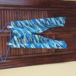 Small blue gym capri